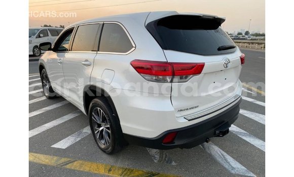 Gura Imported Toyota Highlander White Imodoka i Import - Dubai mu Uganda Gura Imported Toyota Highlander White Imodoka i Import - Dubai mu Uganda