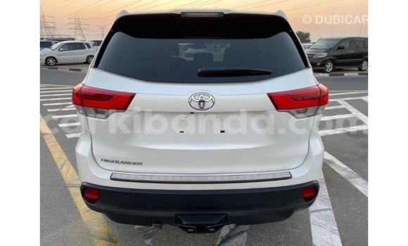 Gura Imported Toyota Highlander White Imodoka i Import - Dubai mu Uganda Gura Imported Toyota Highlander White Imodoka i Import - Dubai mu Uganda