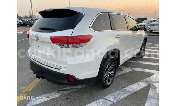 Gura Imported Toyota Highlander White Imodoka i Import - Dubai mu Uganda Gura Imported Toyota Highlander White Imodoka i Import - Dubai mu Uganda