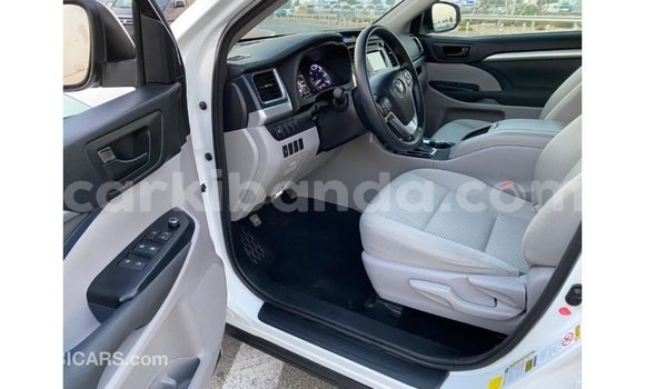 Gura Imported Toyota Highlander White Imodoka i Import - Dubai mu Uganda Gura Imported Toyota Highlander White Imodoka i Import - Dubai mu Uganda