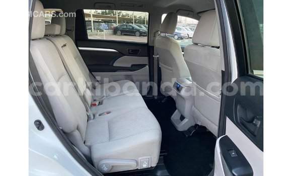 Gura Imported Toyota Highlander White Imodoka i Import - Dubai mu Uganda Gura Imported Toyota Highlander White Imodoka i Import - Dubai mu Uganda