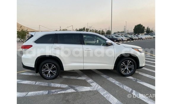 Gura Imported Toyota Highlander White Imodoka i Import - Dubai mu Uganda Gura Imported Toyota Highlander White Imodoka i Import - Dubai mu Uganda