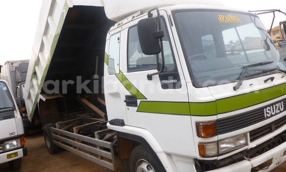 Buy Used Isuzu Trooper White Car in Arua in Uganda