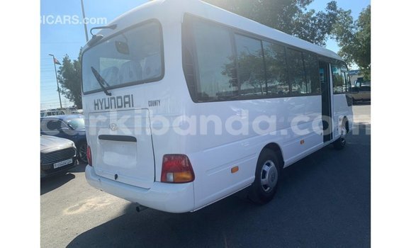 Gura Imported Hyundai Accent White Imodoka i Import - Dubai mu Uganda Gura Imported Hyundai Accent White Imodoka i Import - Dubai mu Uganda