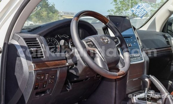 Gura Imported Toyota Land Cruiser White Imodoka i Import - Dubai mu Uganda Gura Imported Toyota Land Cruiser White Imodoka i Import - Dubai mu Uganda