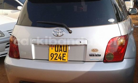 Gura Yakoze Toyota IST Silver Imodoka i Kampala mu Uganda Gura Yakoze Toyota IST Silver Imodoka i Kampala mu Uganda