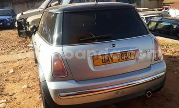 Gura Yakoze MINI Cooper Silver Imodoka i Kampala mu Uganda Gura Yakoze MINI Cooper Silver Imodoka i Kampala mu Uganda