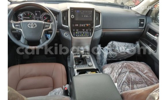 Acheter Import Voiture Toyota Land Cruiser Blanc à Import - Dubai, Ouganda Acheter Import Voiture Toyota Land Cruiser Blanc à Import - Dubai, Ouganda
