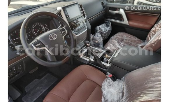 Acheter Import Voiture Toyota Land Cruiser Blanc à Import - Dubai, Ouganda Acheter Import Voiture Toyota Land Cruiser Blanc à Import - Dubai, Ouganda