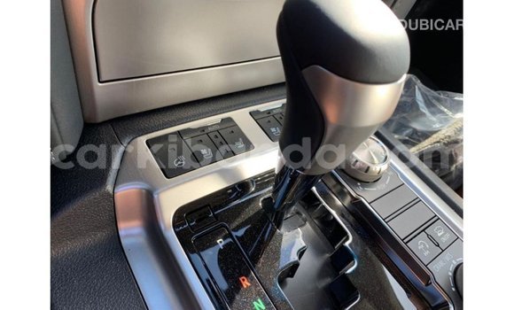 Acheter Import Voiture Toyota Land Cruiser Blanc à Import - Dubai, Ouganda Acheter Import Voiture Toyota Land Cruiser Blanc à Import - Dubai, Ouganda