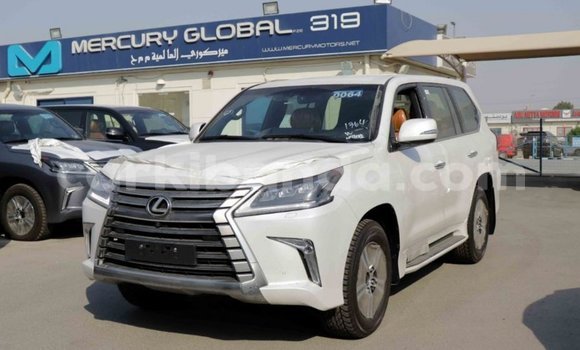 Acheter Import Voiture Lexus LX Blanc à Import - Dubai, Ouganda Acheter Import Voiture Lexus LX Blanc à Import - Dubai, Ouganda