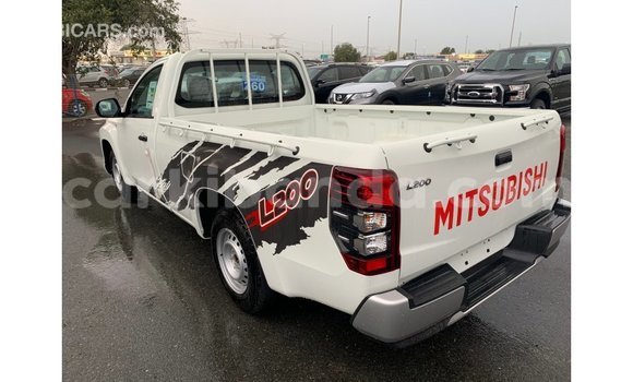 Gura Imported Mitsubishi L200 White Imodoka i Import - Dubai mu Uganda Gura Imported Mitsubishi L200 White Imodoka i Import - Dubai mu Uganda