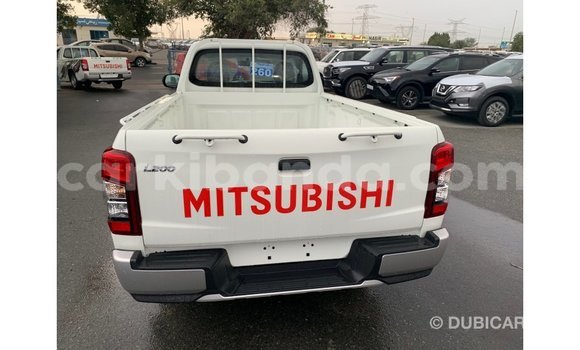 Gura Imported Mitsubishi L200 White Imodoka i Import - Dubai mu Uganda Gura Imported Mitsubishi L200 White Imodoka i Import - Dubai mu Uganda