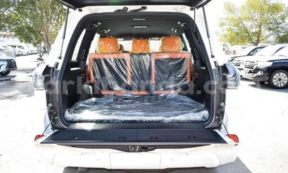 Acheter Import Voiture Lexus LX Blanc à Import - Dubai, Ouganda Acheter Import Voiture Lexus LX Blanc à Import - Dubai, Ouganda