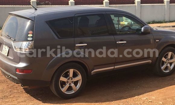 Gura Yakoze Mitsubishi Outlander Black Imodoka i Kampala mu Uganda Gura Yakoze Mitsubishi Outlander Black Imodoka i Kampala mu Uganda