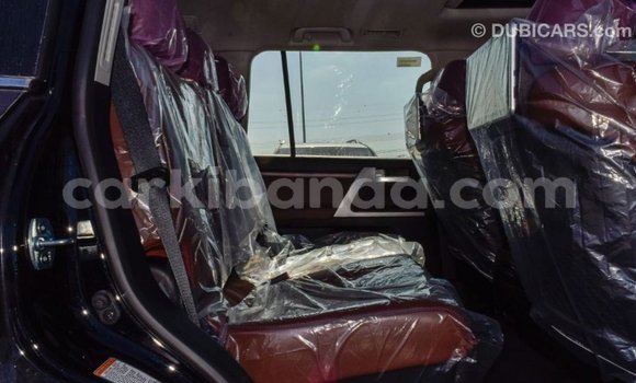 Acheter Import Voiture Toyota Land Cruiser Noir à Import - Dubai, Ouganda Acheter Import Voiture Toyota Land Cruiser Noir à Import - Dubai, Ouganda