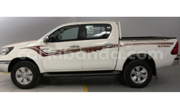 Acheter Import Voiture Toyota Hilux Blanc à Import - Dubai, Ouganda Acheter Import Voiture Toyota Hilux Blanc à Import - Dubai, Ouganda