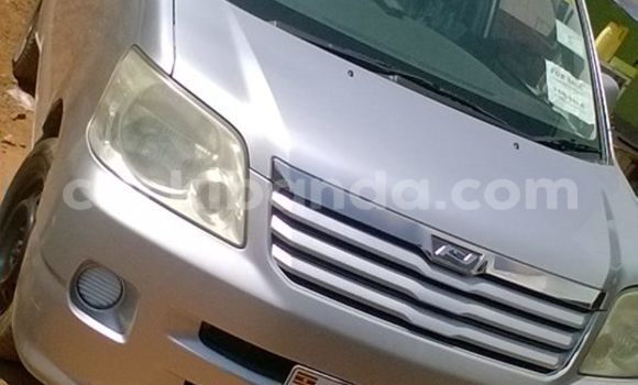 Gura Yakoze Toyota Noah Silver Imodoka i Kampala mu Uganda Gura Yakoze Toyota Noah Silver Imodoka i Kampala mu Uganda