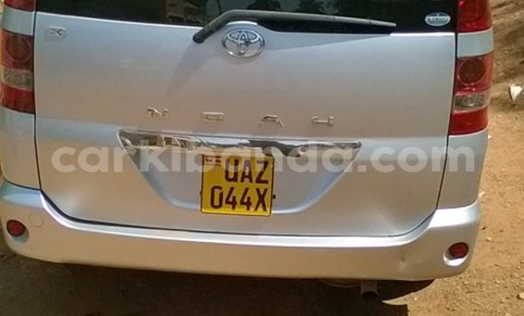 Gura Yakoze Toyota Noah Silver Imodoka i Kampala mu Uganda Gura Yakoze Toyota Noah Silver Imodoka i Kampala mu Uganda