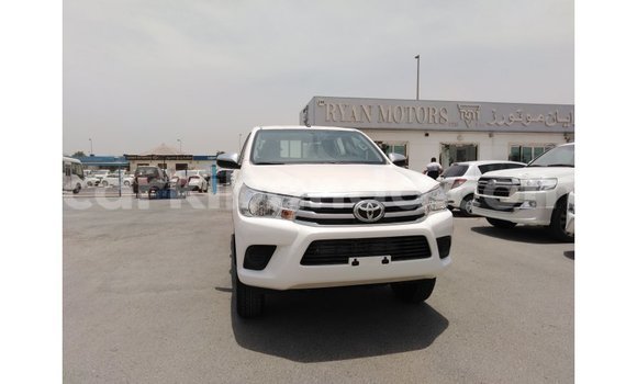 Gura Imported Toyota Hilux White Imodoka i Import - Dubai mu Uganda Gura Imported Toyota Hilux White Imodoka i Import - Dubai mu Uganda