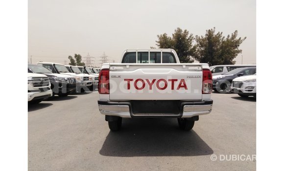 Gura Imported Toyota Hilux White Imodoka i Import - Dubai mu Uganda Gura Imported Toyota Hilux White Imodoka i Import - Dubai mu Uganda