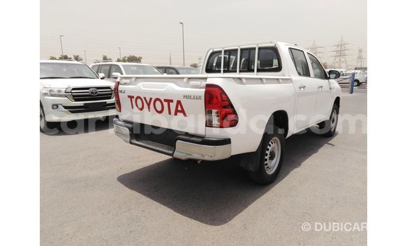 Gura Imported Toyota Hilux White Imodoka i Import - Dubai mu Uganda Gura Imported Toyota Hilux White Imodoka i Import - Dubai mu Uganda