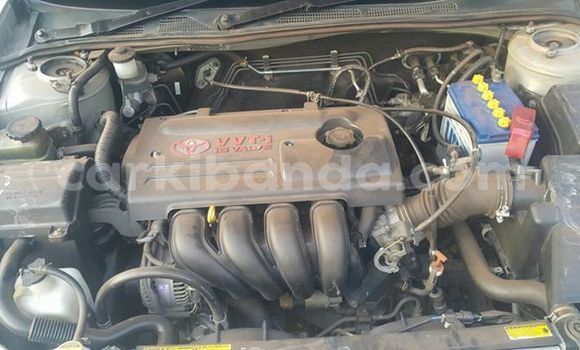 Gura Yakoze Toyota Vista Silver Imodoka i Kampala mu Uganda Gura Yakoze Toyota Vista Silver Imodoka i Kampala mu Uganda