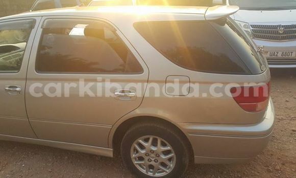 Gura Yakoze Toyota Vista Silver Imodoka i Kampala mu Uganda Gura Yakoze Toyota Vista Silver Imodoka i Kampala mu Uganda