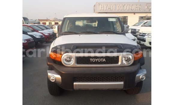 Gura Imported Toyota FJ Cruiser Black Imodoka i Import - Dubai mu Uganda Gura Imported Toyota FJ Cruiser Black Imodoka i Import - Dubai mu Uganda