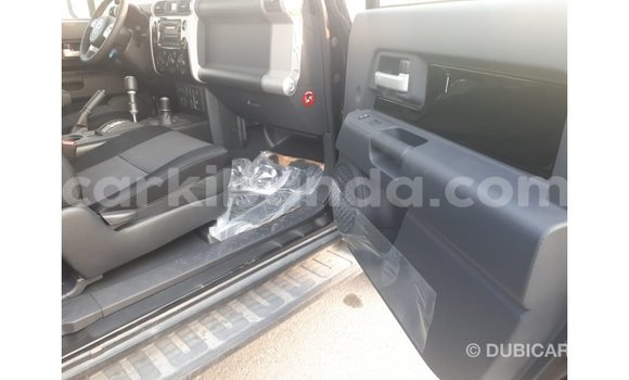 Gura Imported Toyota FJ Cruiser Black Imodoka i Import - Dubai mu Uganda Gura Imported Toyota FJ Cruiser Black Imodoka i Import - Dubai mu Uganda