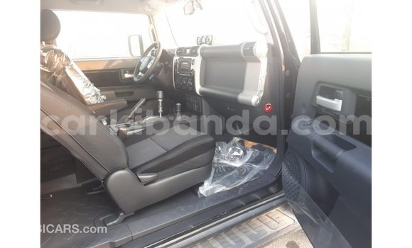 Gura Imported Toyota FJ Cruiser Black Imodoka i Import - Dubai mu Uganda Gura Imported Toyota FJ Cruiser Black Imodoka i Import - Dubai mu Uganda