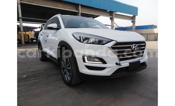 Gura Imported Hyundai Tucson White Imodoka i Import - Dubai mu Uganda Gura Imported Hyundai Tucson White Imodoka i Import - Dubai mu Uganda