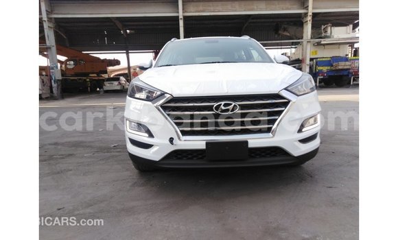 Gura Imported Hyundai Tucson White Imodoka i Import - Dubai mu Uganda Gura Imported Hyundai Tucson White Imodoka i Import - Dubai mu Uganda