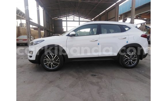 Gura Imported Hyundai Tucson White Imodoka i Import - Dubai mu Uganda Gura Imported Hyundai Tucson White Imodoka i Import - Dubai mu Uganda