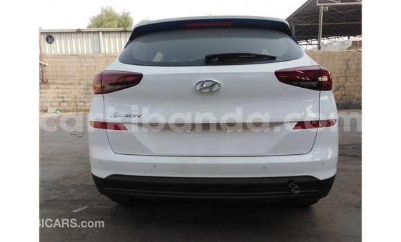 Gura Imported Hyundai Tucson White Imodoka i Import - Dubai mu Uganda Gura Imported Hyundai Tucson White Imodoka i Import - Dubai mu Uganda