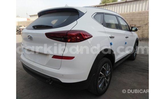 Gura Imported Hyundai Tucson White Imodoka i Import - Dubai mu Uganda Gura Imported Hyundai Tucson White Imodoka i Import - Dubai mu Uganda