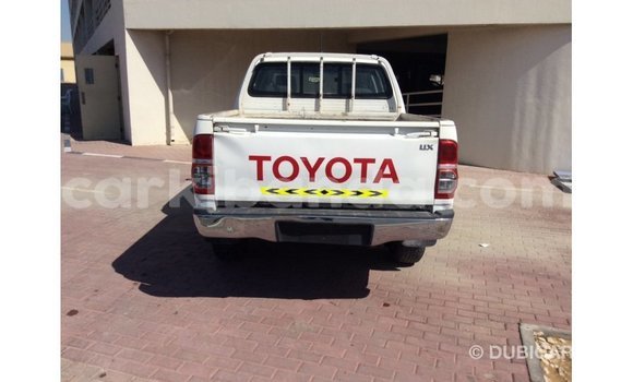 Acheter Import Voiture Toyota Hilux Blanc à Import - Dubai, Ouganda Acheter Import Voiture Toyota Hilux Blanc à Import - Dubai, Ouganda