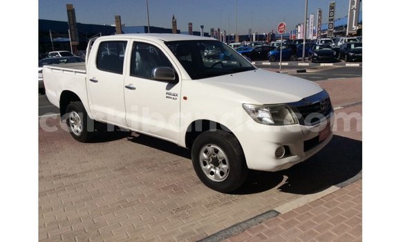 Acheter Import Voiture Toyota Hilux Blanc à Import - Dubai, Ouganda Acheter Import Voiture Toyota Hilux Blanc à Import - Dubai, Ouganda