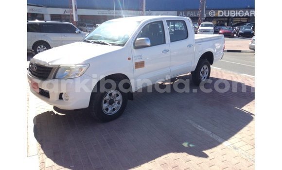 Acheter Import Voiture Toyota Hilux Blanc à Import - Dubai, Ouganda Acheter Import Voiture Toyota Hilux Blanc à Import - Dubai, Ouganda