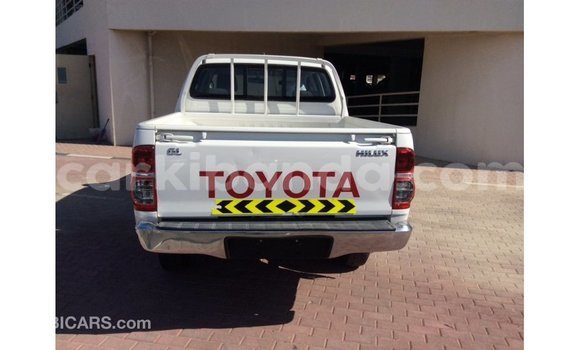 Acheter Import Voiture Toyota Hilux Blanc à Import - Dubai, Ouganda Acheter Import Voiture Toyota Hilux Blanc à Import - Dubai, Ouganda