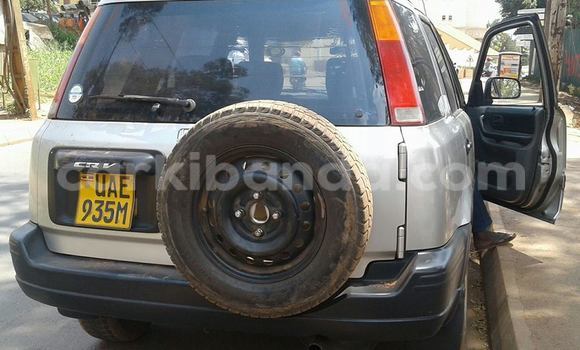 Gura Yakoze Honda CR–V Silver Imodoka i Kampala mu Uganda Gura Yakoze Honda CR–V Silver Imodoka i Kampala mu Uganda