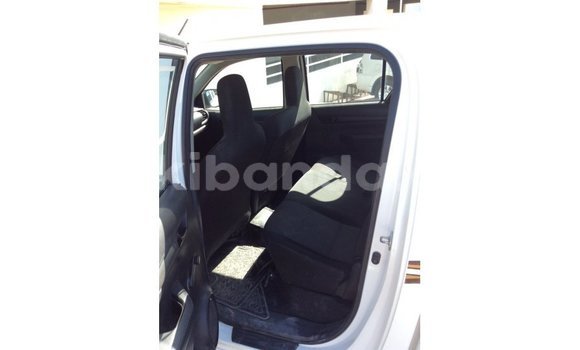 Acheter Import Voiture Toyota Hilux Blanc à Import - Dubai, Ouganda Acheter Import Voiture Toyota Hilux Blanc à Import - Dubai, Ouganda