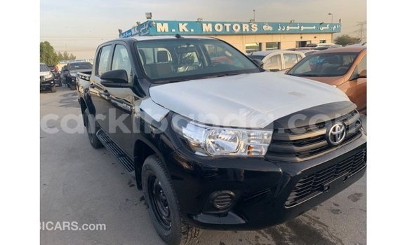Nunua Imported Toyota Hilux Nyeusi Gari ndani ya Import - Dubai nchini Uganda Nunua Imported Toyota Hilux Nyeusi Gari ndani ya Import - Dubai nchini Uganda