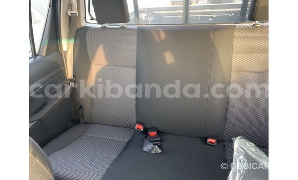 Nunua Imported Toyota Hilux Nyeusi Gari ndani ya Import - Dubai nchini Uganda Nunua Imported Toyota Hilux Nyeusi Gari ndani ya Import - Dubai nchini Uganda