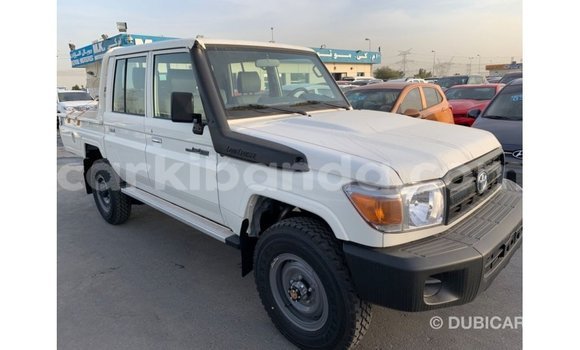Acheter Import Voiture Toyota Land Cruiser Blanc à Import - Dubai, Ouganda Acheter Import Voiture Toyota Land Cruiser Blanc à Import - Dubai, Ouganda