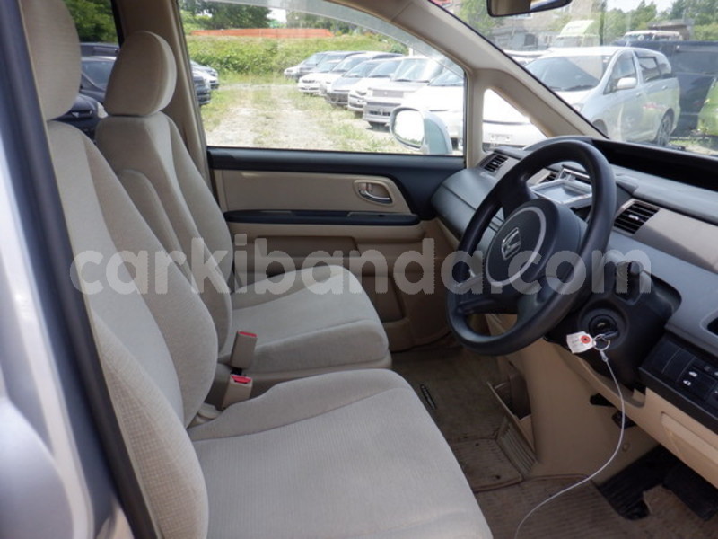 Big with watermark honda stepwgn uganda kampala 8869