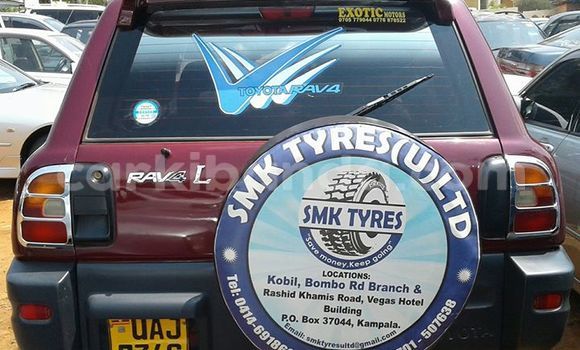 Gura Yakoze Toyota RAV4 Red Imodoka i Kampala mu Uganda Gura Yakoze Toyota RAV4 Red Imodoka i Kampala mu Uganda