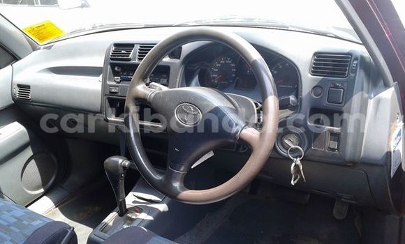 Gura Yakoze Toyota RAV4 Red Imodoka i Kampala mu Uganda Gura Yakoze Toyota RAV4 Red Imodoka i Kampala mu Uganda