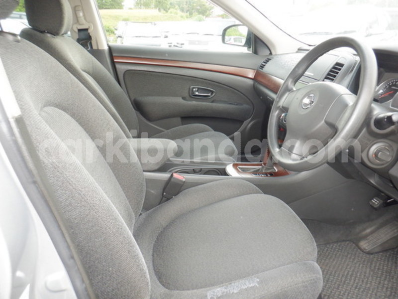 Big with watermark nissan bluebird uganda kampala 8873