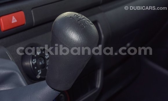 Gura Imported Toyota Hiace White Imodoka i Import - Dubai mu Uganda Gura Imported Toyota Hiace White Imodoka i Import - Dubai mu Uganda